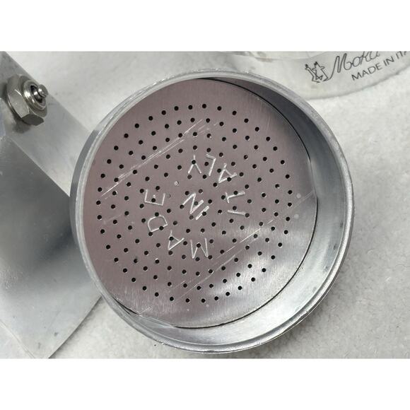 Bialetti Moka Express - Stovetop Espresso Maker - 3 Cup - Picture 3 of 9